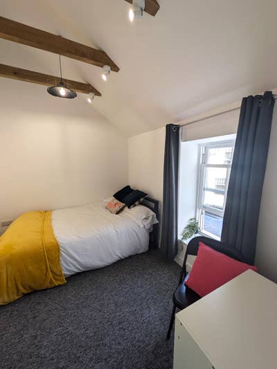 Refubished Flat share near Village Centre Main Photo