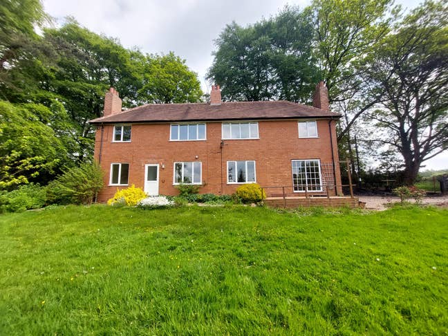 Spacious 4 bedroom property in Rednal Main Photo