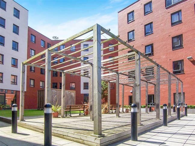 Beautiful Two Bedroom Central Apartment Main Photo