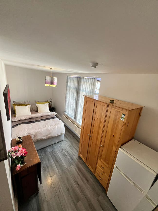 Great Double Room in L4 Main Photo