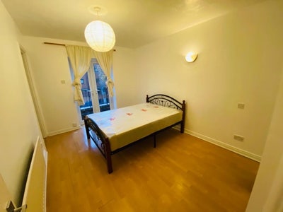 🎆 S- Ensuite large Room in Garden Hse Main Photo