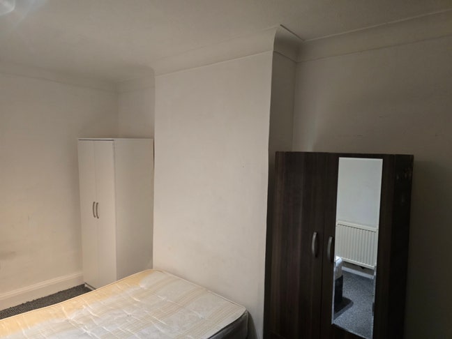 Nice Single Room in shared House Main Photo