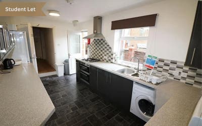 5 bedroom student HMO Main Photo