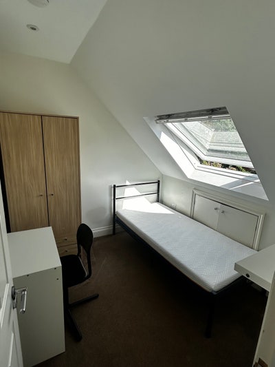 Single Room Available in GU1 Main Photo