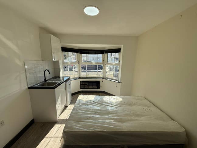 DSS - Studio Flat Available in Pinner Harrow HA3 Main Photo