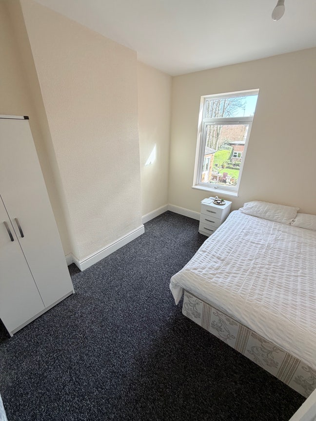 Rooms to Rent, Universal Credit, PIP, ESA, Etc Main Photo
