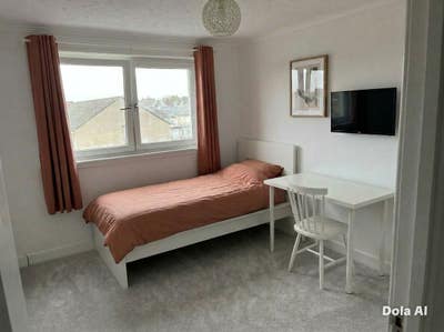 Room to rent in shared maisonette Main Photo