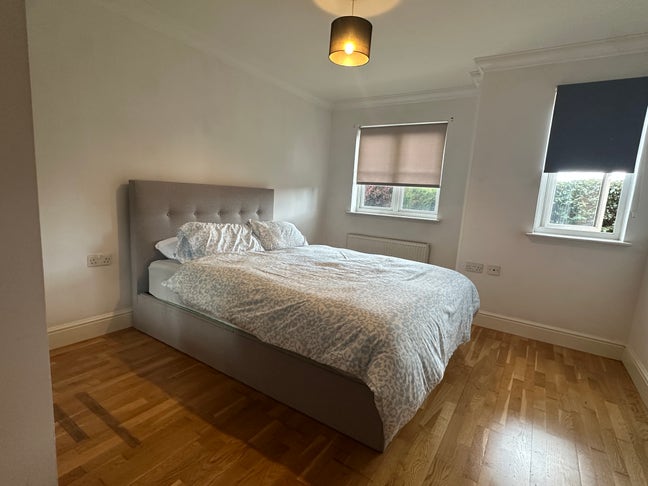 Cozy Ensuite Double Room to Rent in near heathrow Main Photo