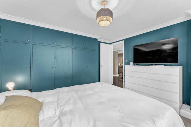 Charming 1-Bed Flat with Private Garden | West Ken Main Photo