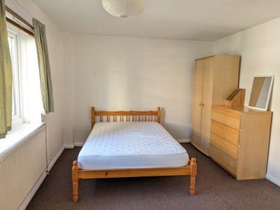 Double Room in Stratford E15 Main Photo