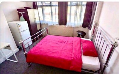 Large Clean and Tidy Room Main Photo