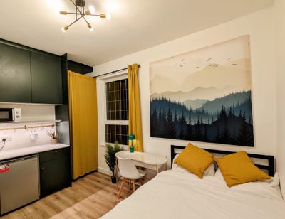 Super central location spacious room ample storage Main Photo