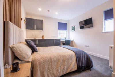 Beautifully Finished Studio Room Available Now Main Photo