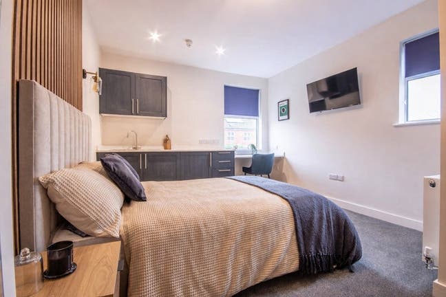 Beautifully Finished Studio Room Available Now Main Photo