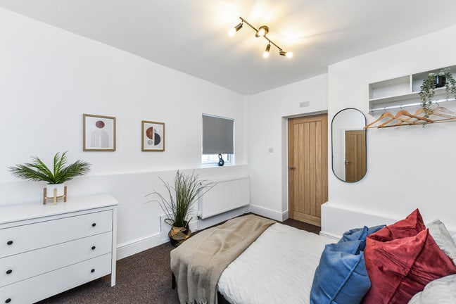 **Brand new furnished Ensuite room** Main Photo