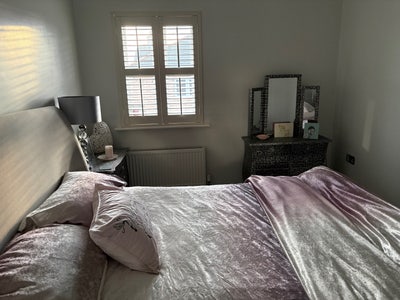 Double room to let, private bathroom.  Main Photo