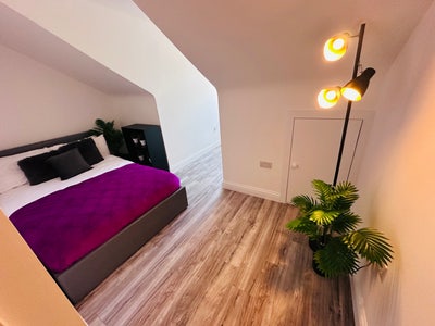 Large Double Room including bills  Main Photo