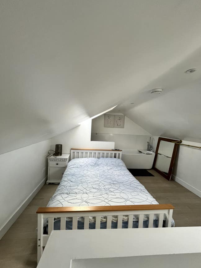 Double room with en-suite bills inc Portsmouth  Main Photo