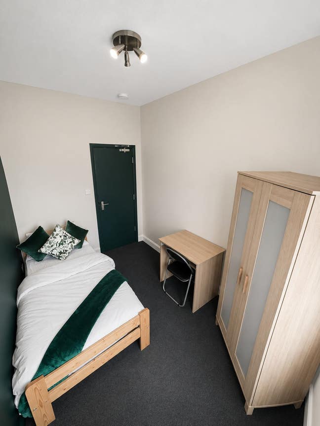 Cozy rooms with great transport links! Main Photo