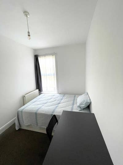 *Modern Room -Garden and living room - in Leyton* Main Photo