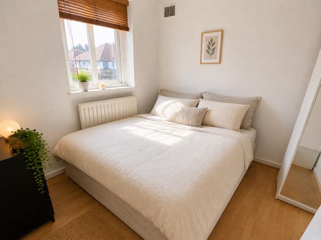 Bright Double Room-Metropolitan line Preston Rd Main Photo