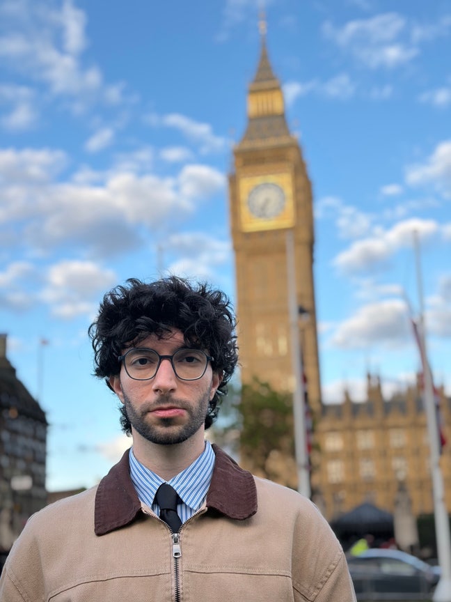 I am a professional male aged 29. Previously,... Main Photo