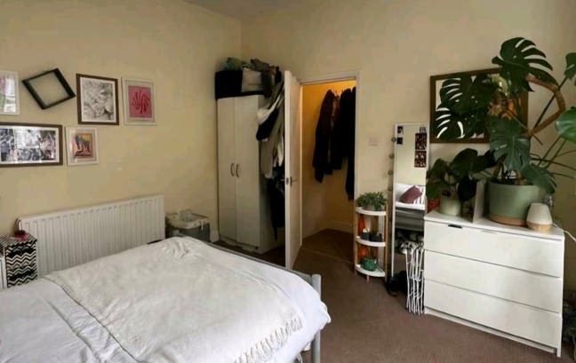 Large room available in friendly 3 bed flat Main Photo
