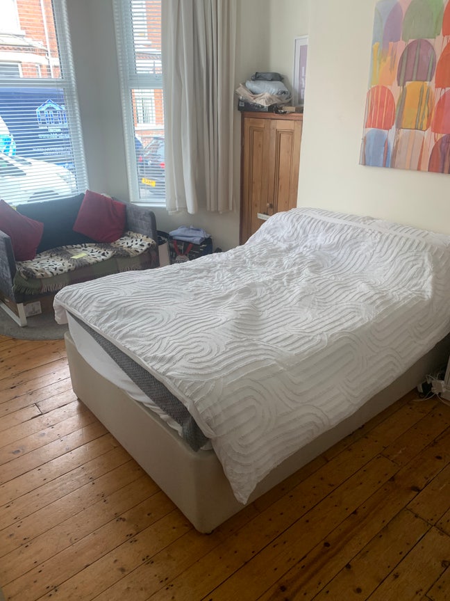 Large Double Room in Young Professional House Main Photo