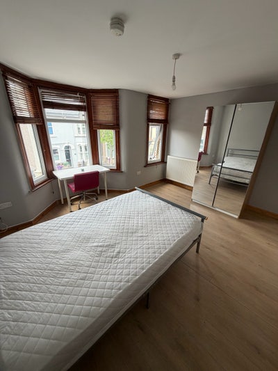 *Master Room - Quiet Rd, Prof House. Bills inc * Main Photo
