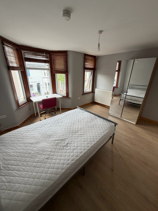 *Master Room - Quiet Rd, Prof House. Bills inc * Main Photo
