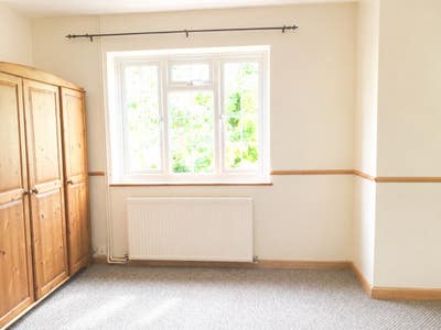 Double Room Available -5min walk 2 Station & Shops Main Photo