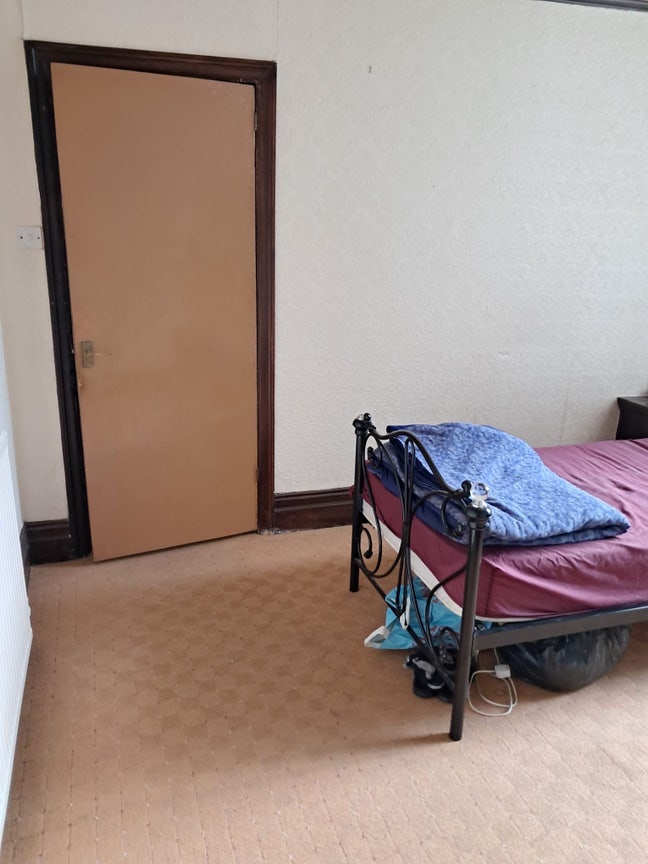 Two rooms Available  Main Photo