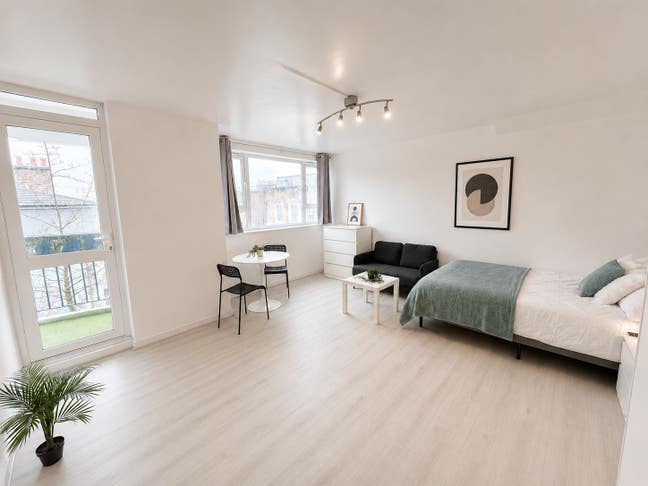 Renovated Spacious Room next to London Fields Main Photo