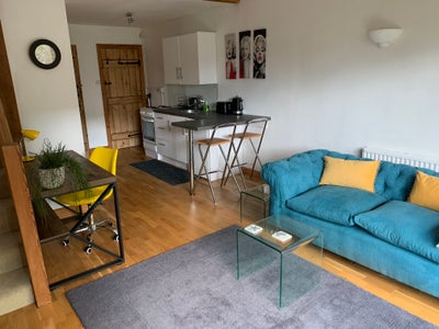 Lovely studio in barn conversion  Main Photo