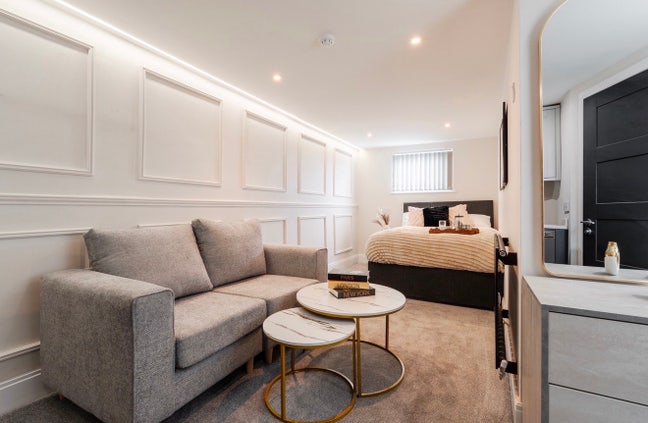 Large En-Suite Studio Room  Main Photo