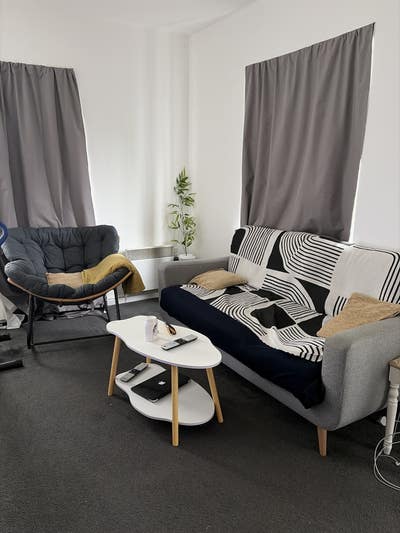 1 large bedroom available in a 2 bedroom flat.  Main Photo