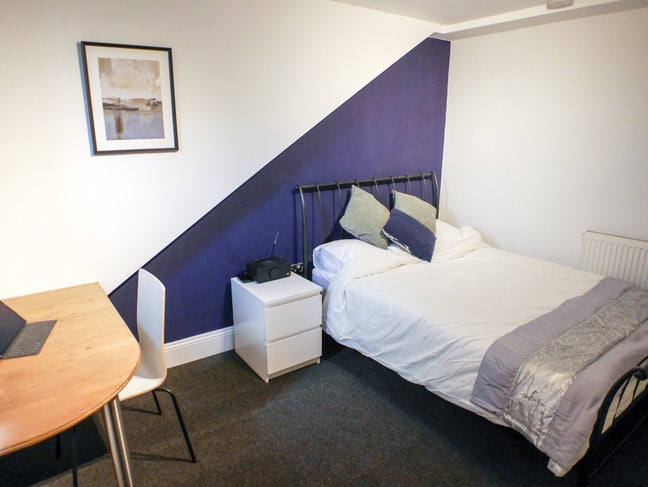 Huge room available in lovely shared house Main Photo