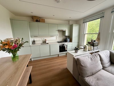 Large en-suite by Vauxhall park Main Photo