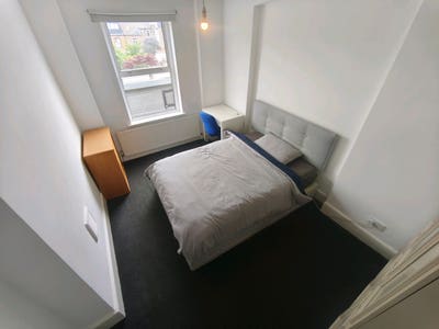 Large Double Room Manor House- Zone 2 Main Photo