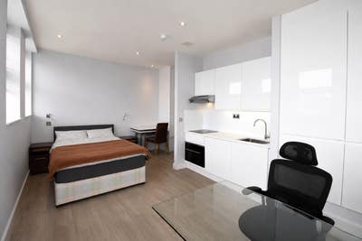 15Ph - Studio Flat (1St Floor) -Wifi Included-NW4 Main Photo