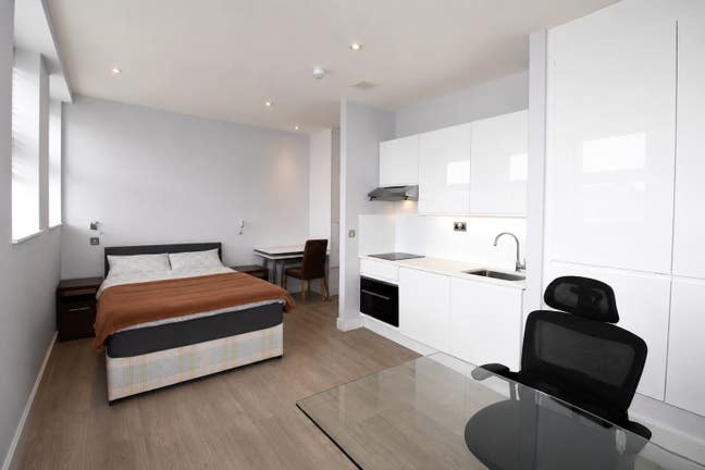 15Ph - Studio Flat (1St Floor) -Wifi Included-NW4 Main Photo
