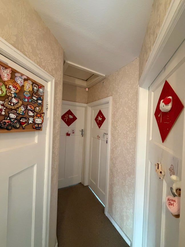 Three bedrooms semi-detached house   Main Photo