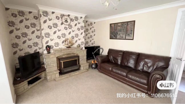 Three bedrooms semi-detached house   Main Photo