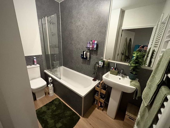 2 bedroom flat, 1 for offer - Nicholas kn Main Photo