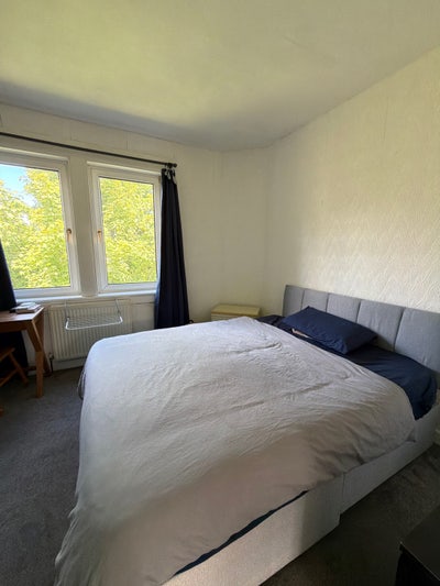Double Bed room- St Clair Street  Main Photo