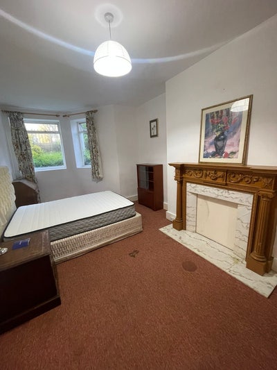 Lovely large room in heart of Eastbourne Main Photo