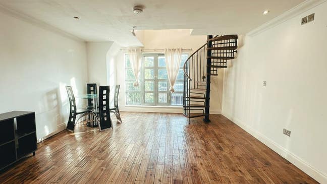 Refurbished Two Bedroom Apartment - E4 Main Photo