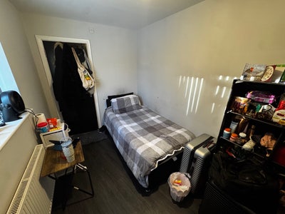 Modern Single En-Suite Room in Slough Main Photo