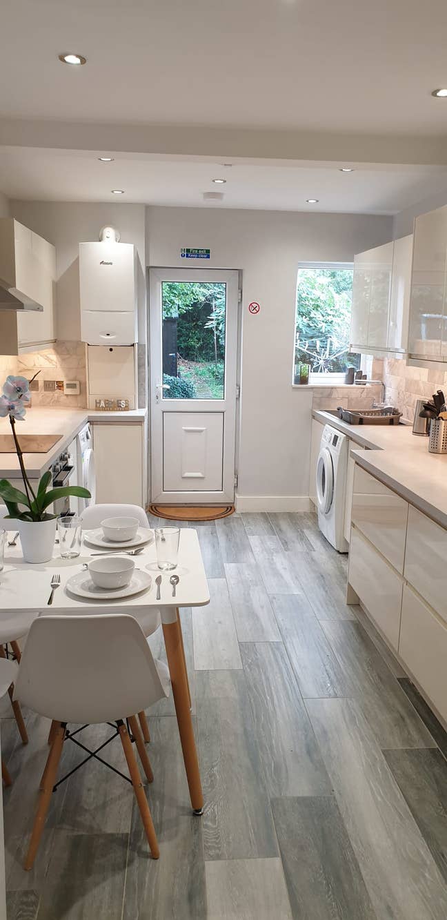 Refurbished, High end, on Orpington High St !! Main Photo