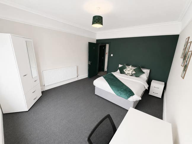 Double Rooms Near Station – All Bills included! Main Photo